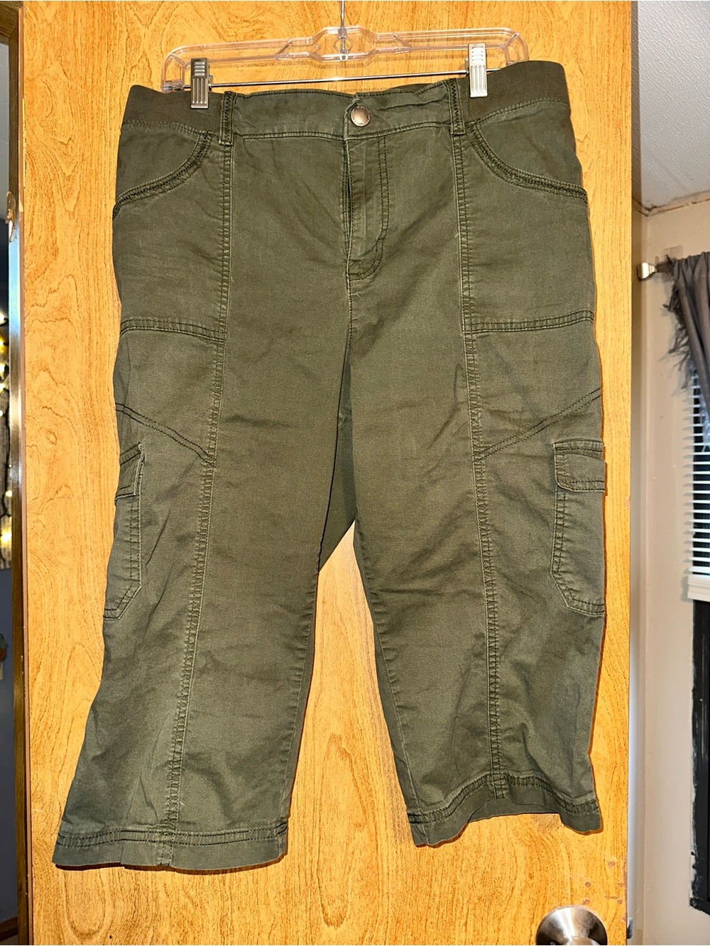 Lee Relaxed Fit Olive Green Cargo Capris
